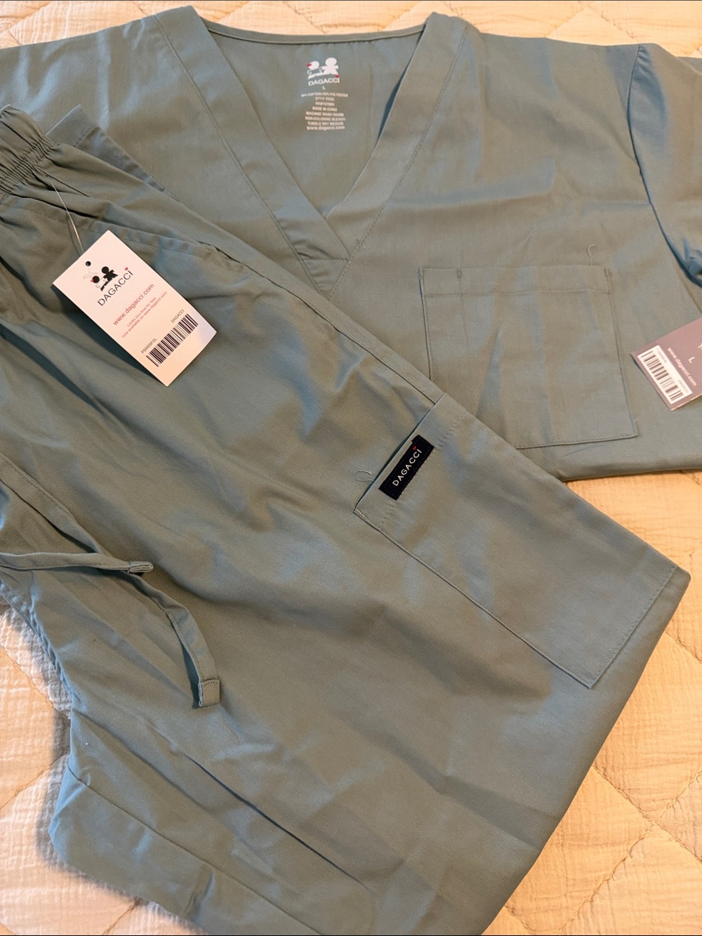 DAGACCI Sage Green UNISEX SCRUBS SET